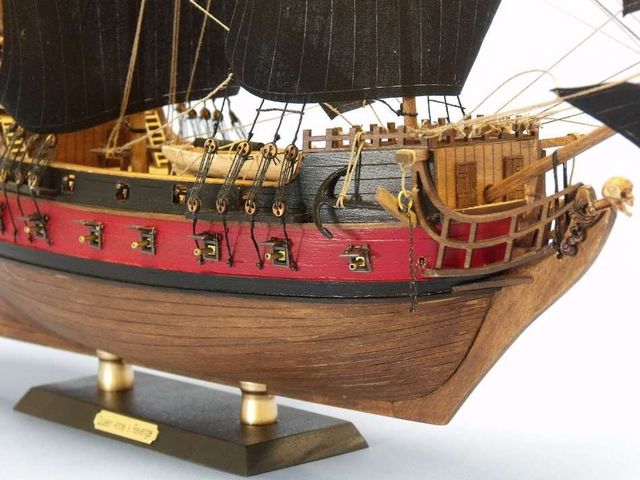 ... Blackbeard's Queen Anne's Revenge Limited 24" Wooden Pirate Ship Model