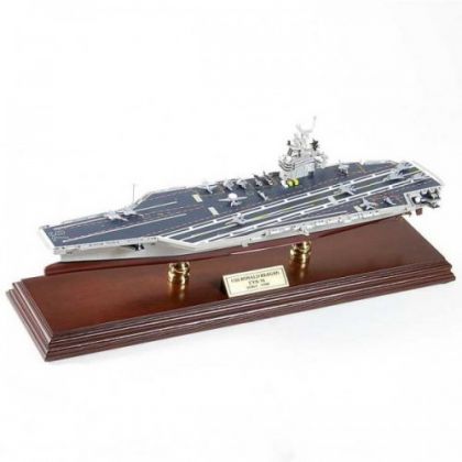 USS Ronald Reagan 19 model ship