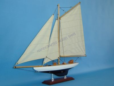 Defender 20 model ship