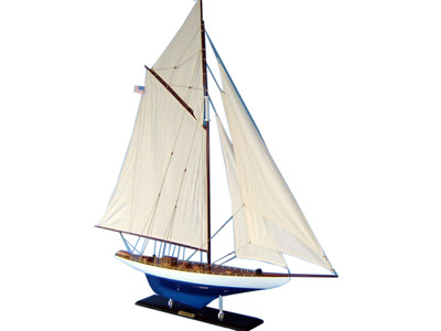 Defender 35 Limited model ship