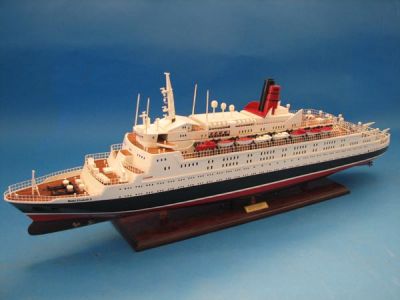 Queen Elizabeth 2 40 model ship